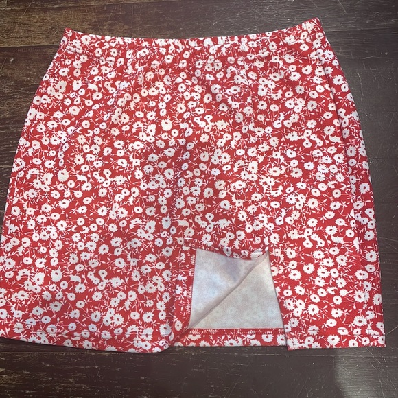 SHEIN | 2 Piece Floral Skirt Set - Picture 4 of 6